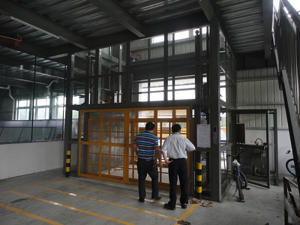 工業電梯