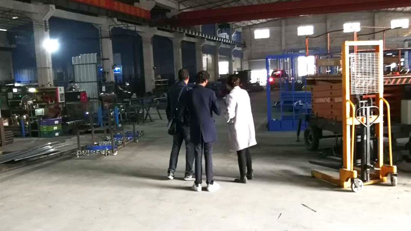 海外客戶為威麟勤力升降平臺點贊