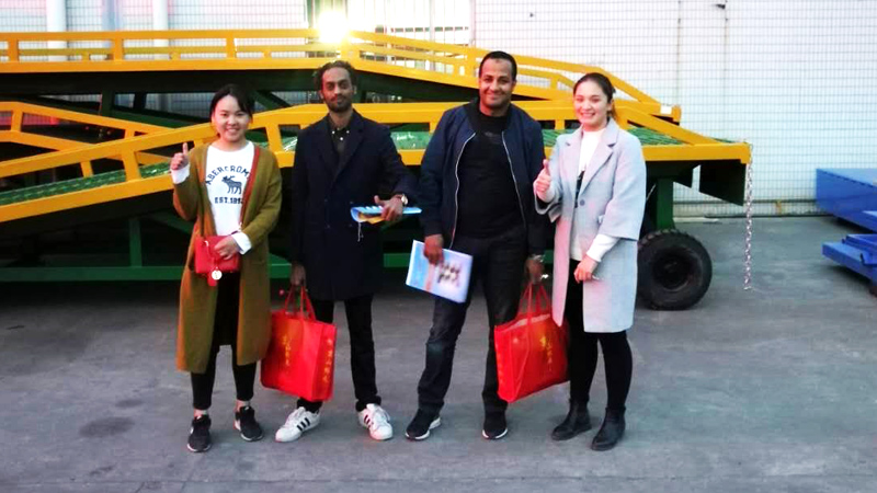 海外客戶為威麟勤力升降平臺點贊