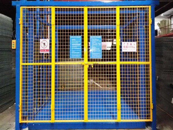 導軌式升降機的特點及用途