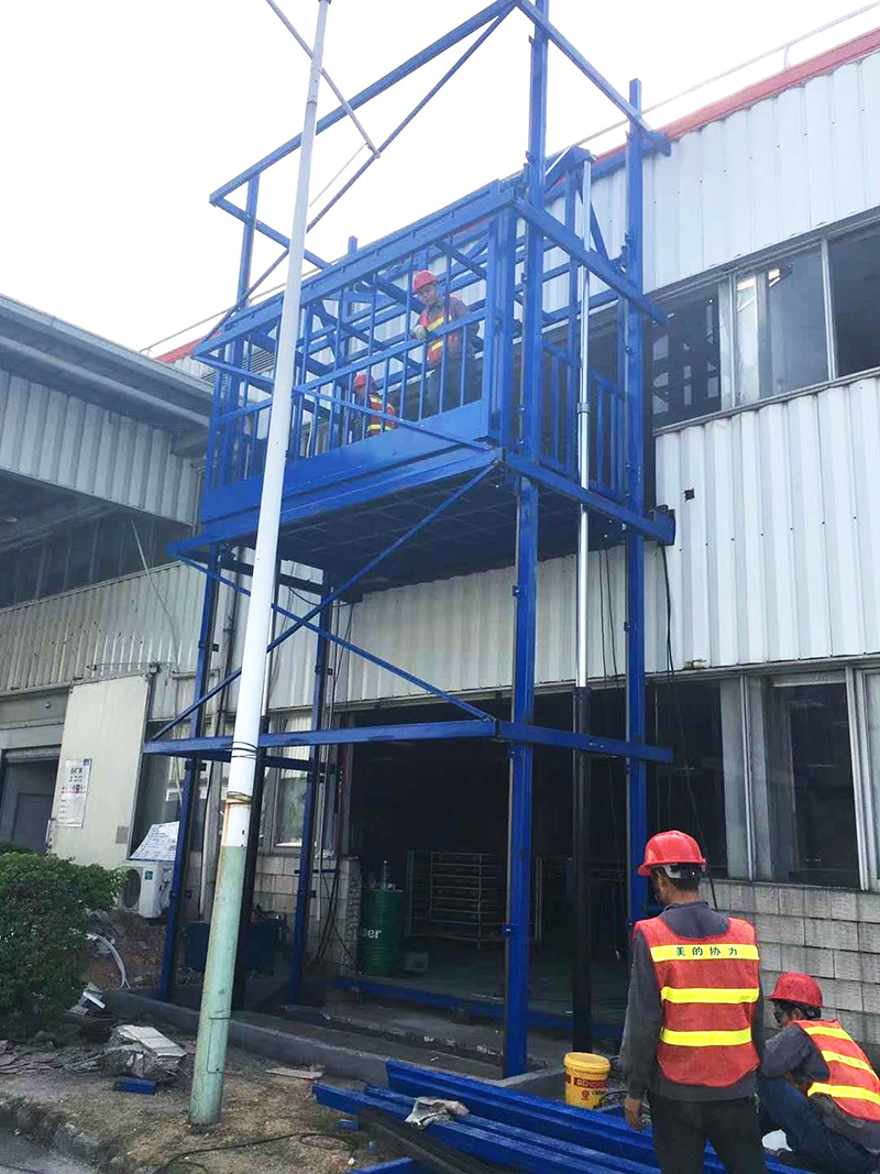 直頂式升降平臺解決我們燃眉之急