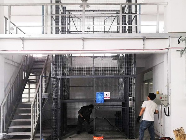 導軌式升降機的結構及主要用途